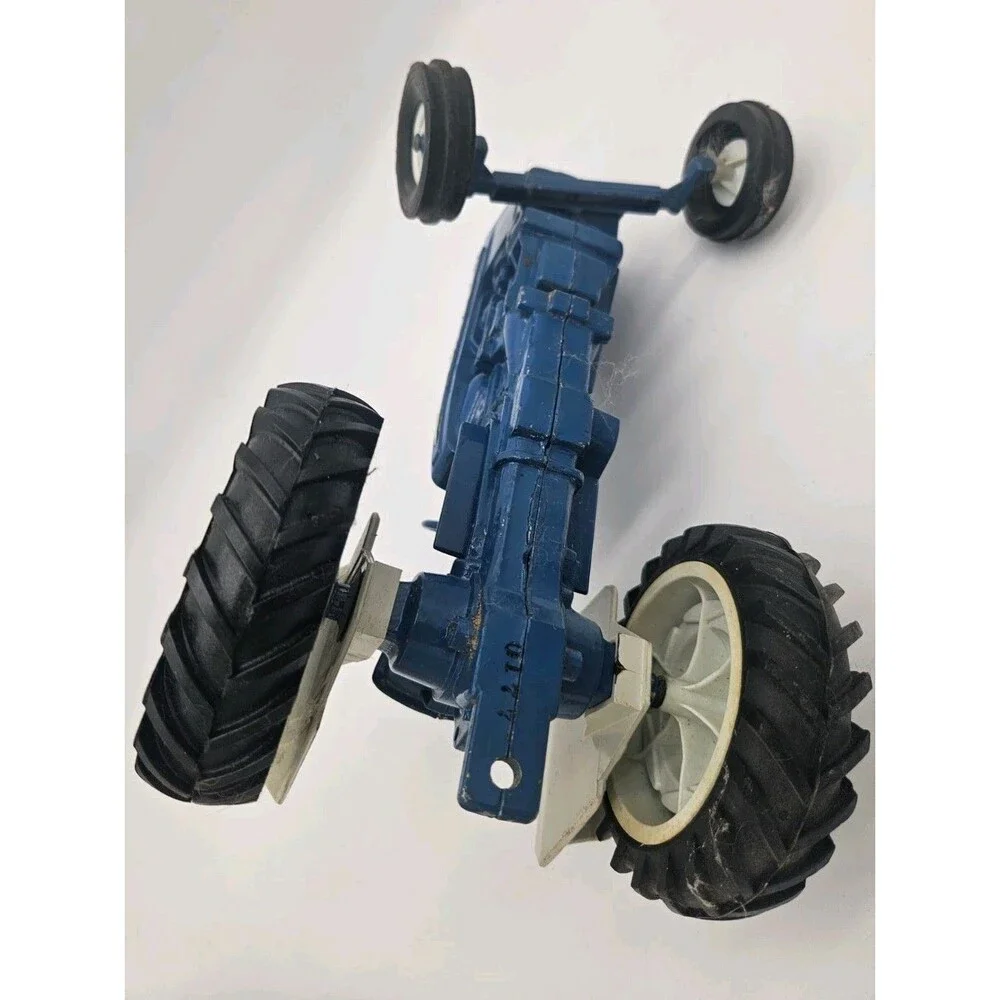 Vintage Ford 4000 1/12 Scale Diecast Blue Farm Tractor And Wagon
